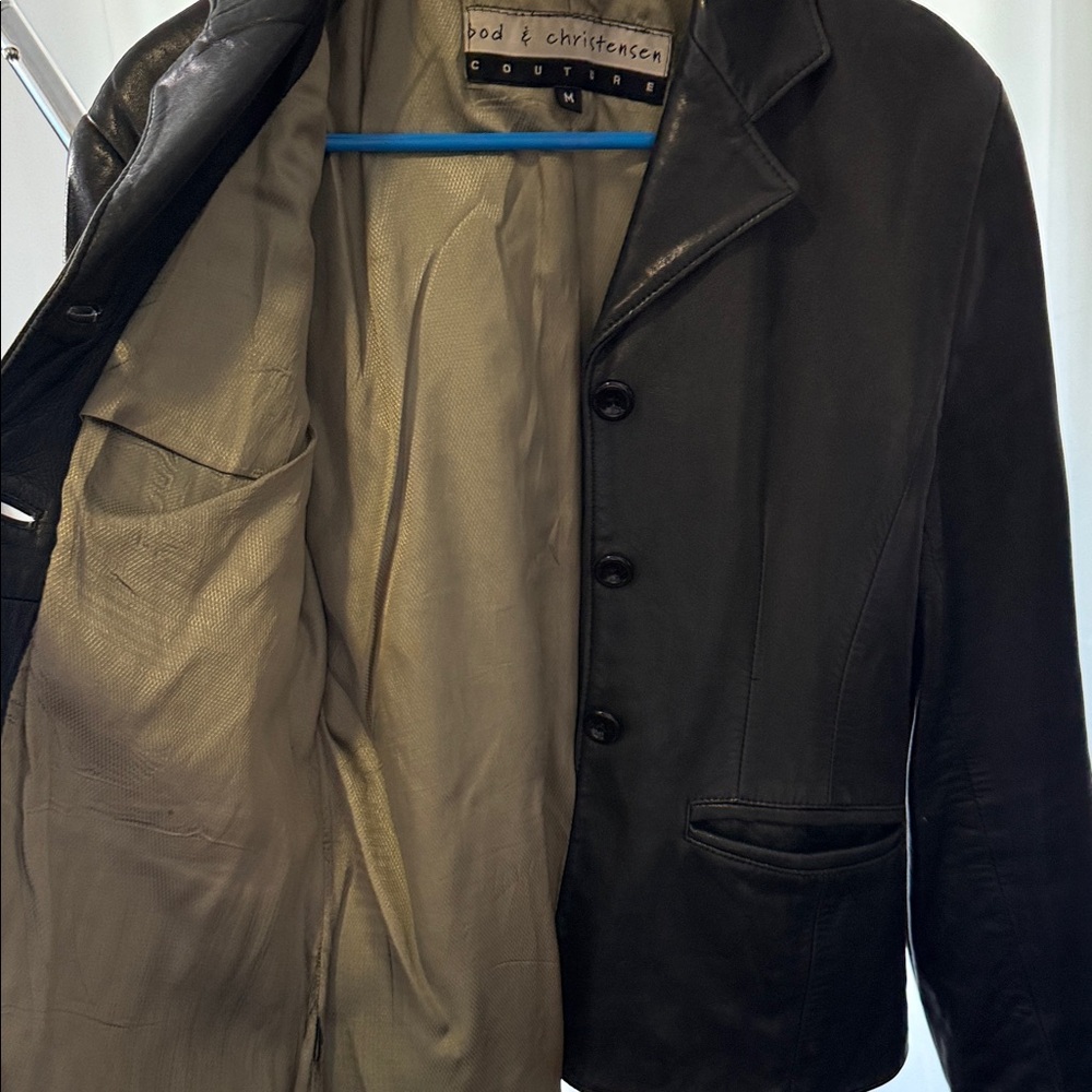 Elegant Black Leather Jacket - Picture 4 of 5